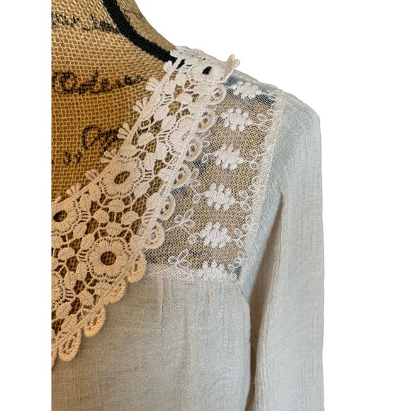 🍒 2/$20 🍒 Cream Medium Blouse with Lace and Embroidery - Picture 4 of 6